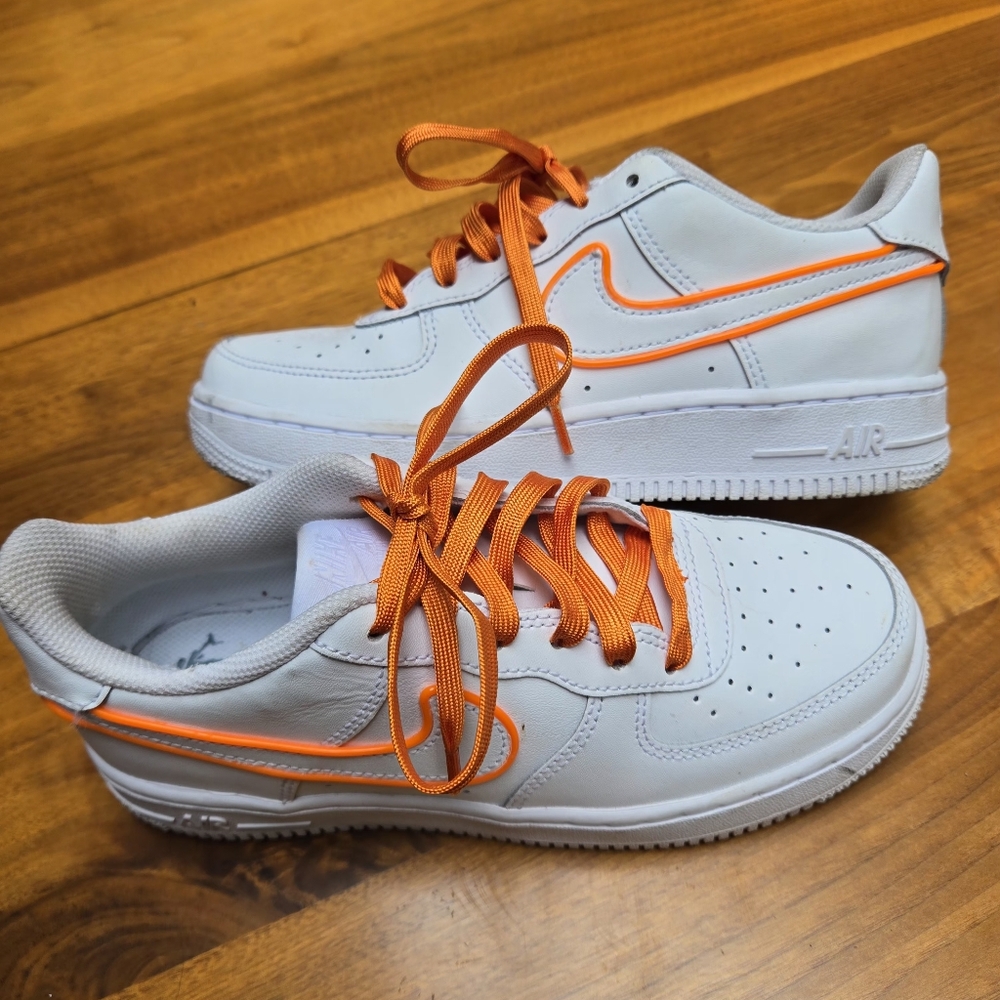 Nike Air youth White and Orange Sneakers. Y5.5 - Picture 12 of 15